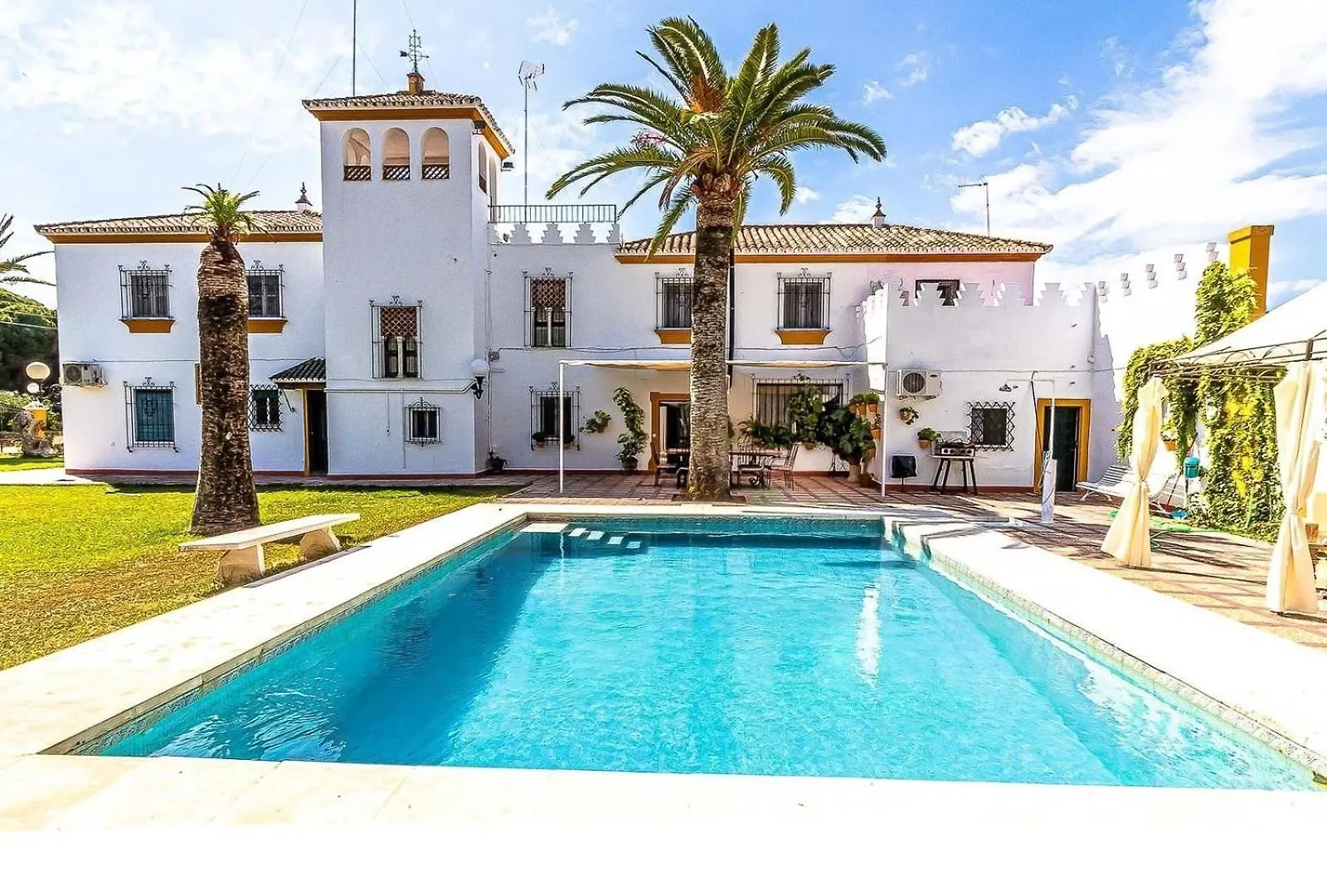 Hacienda El Corchuelo En Marchena Villa